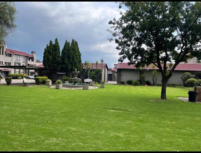 2 BEDROOM APARTMENT FOR SALE IN VAALPARK